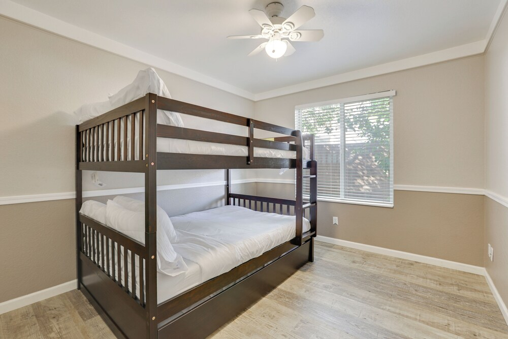 Luxury 5BR + Private Casita Theater Room + Pool