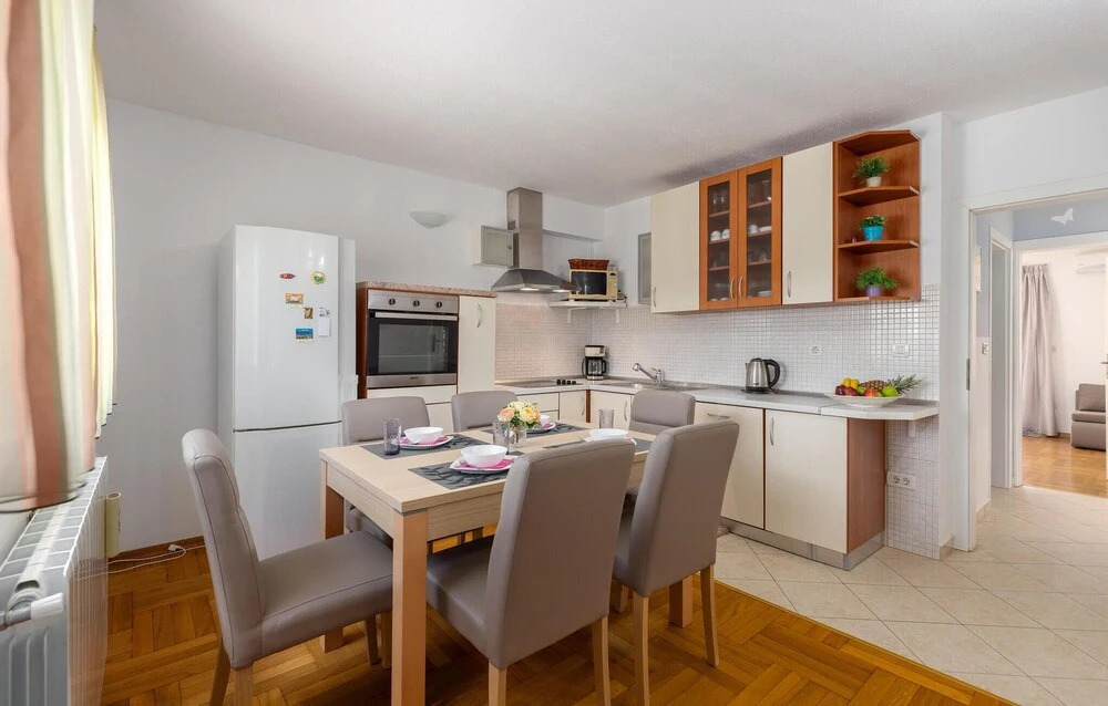 Nice Home in Porec With Wifi and 2 Bedrooms