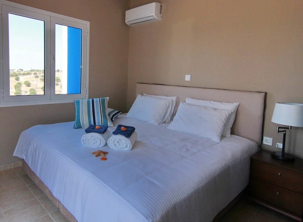 Tour the i Island of Crete Wail Staying in This 3 Bedroom Villa With it own Pool