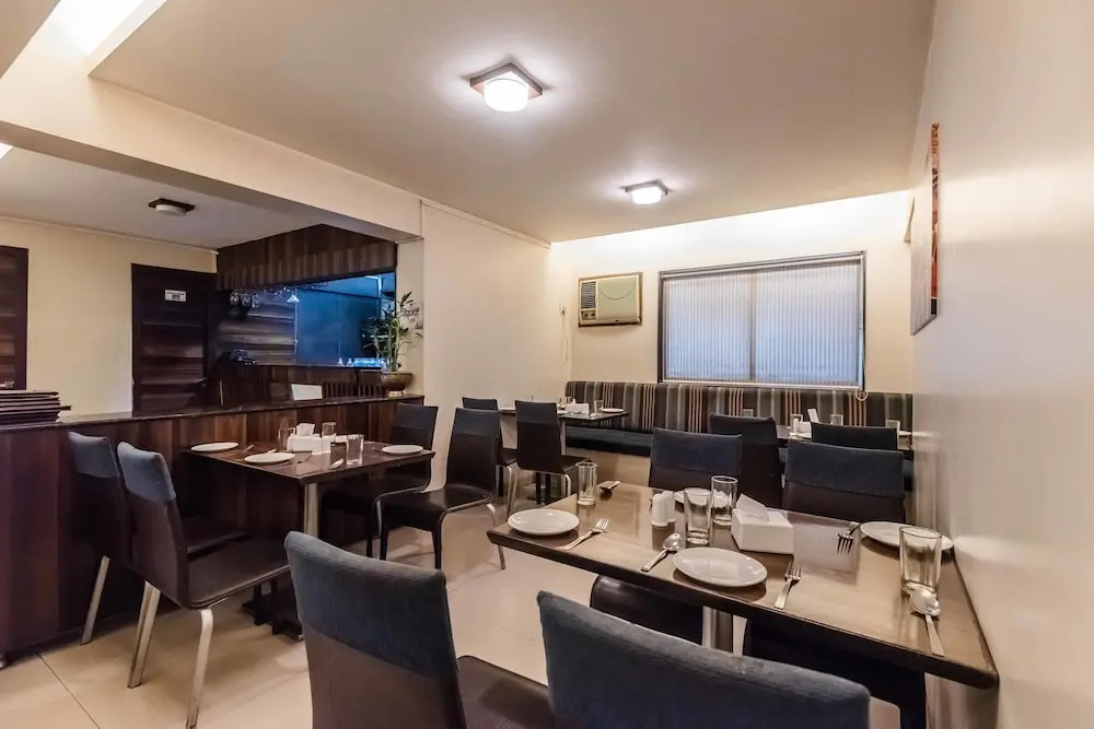 OYO 6833 Hotel Tanish Residency