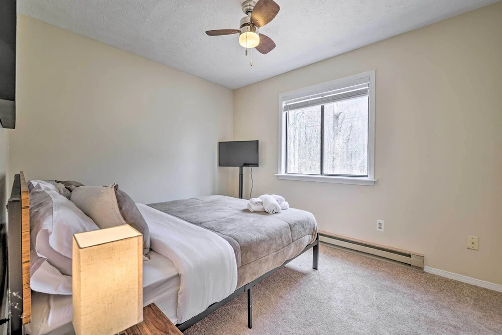 < 2 Mi to Dresser Lake: Home w/ Pool Access!