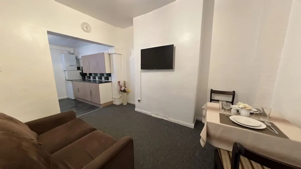 Amazing and Immaculate 2-bed House in Manchester