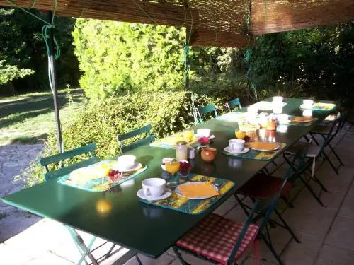 Mas Grimaud - Gîte- Studio et chambres dhôtes familiales