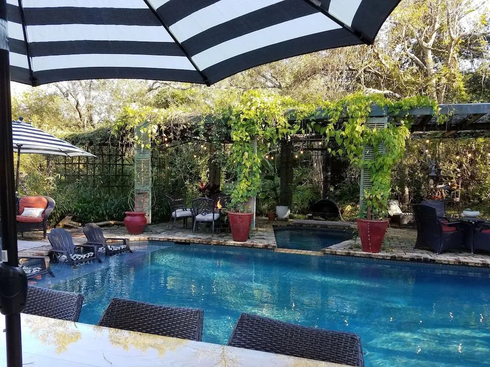Cedar Oaks Inn LLC