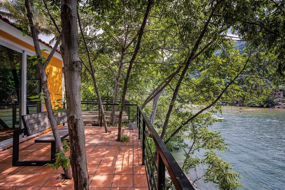 Casita Armonia 1, Ocean Front Cottage