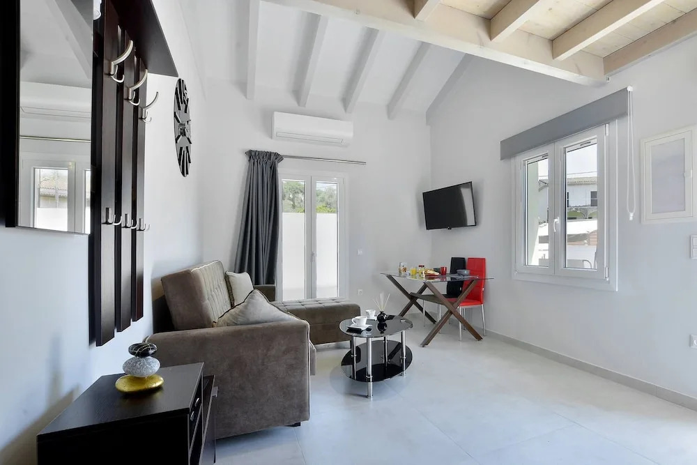 Villa Bratou Terra Sleeps 2 with Garden