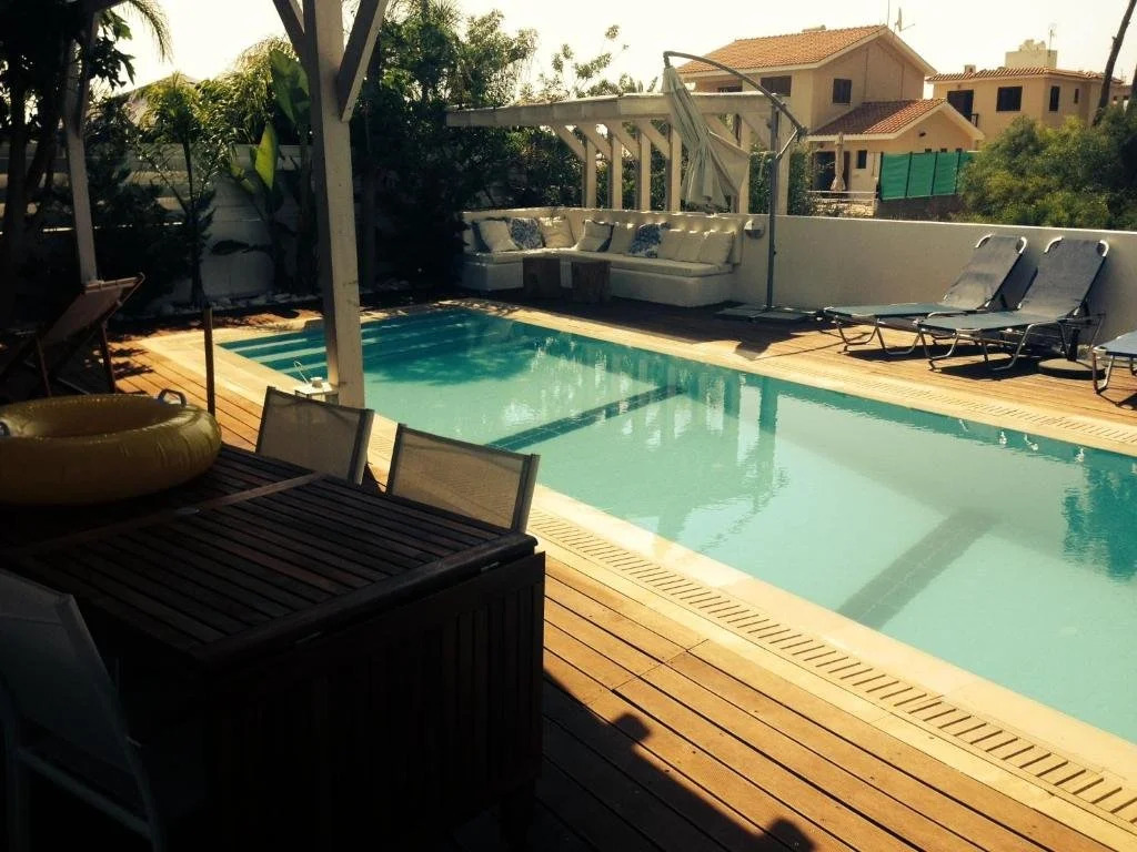 Riverland Villa