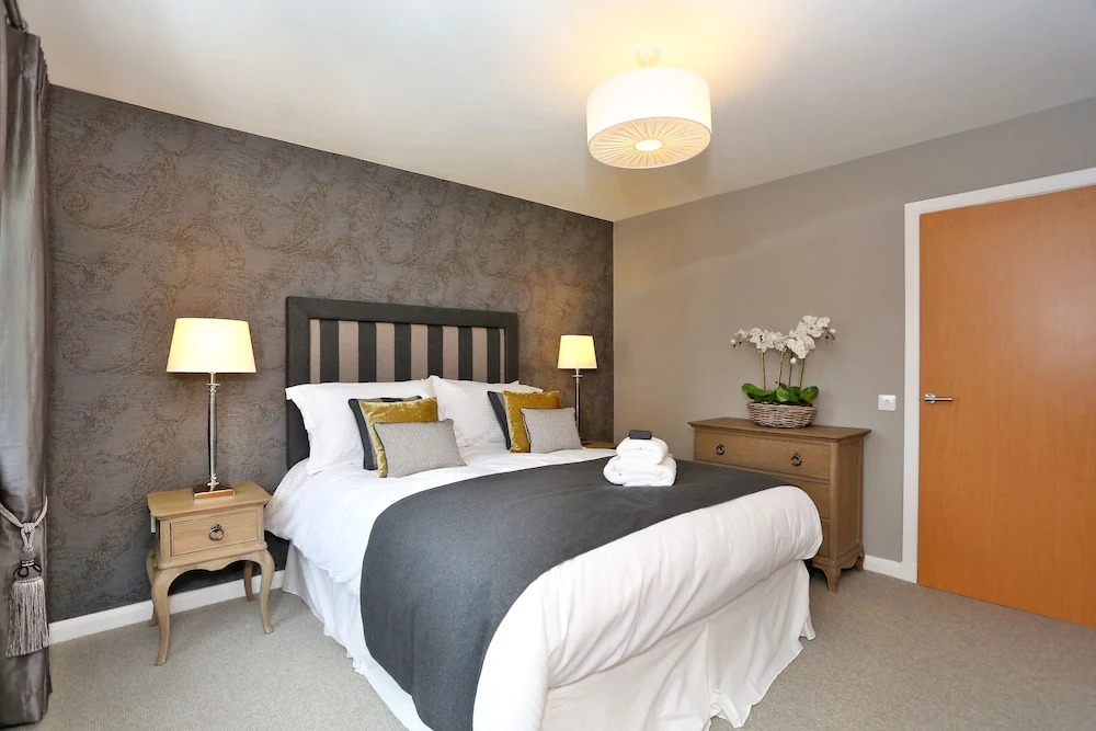 Town & Country Apartments -Priory Park