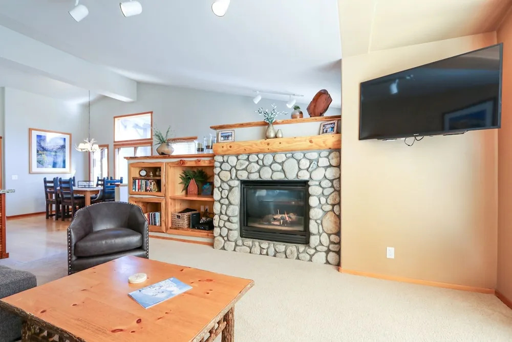 Snowcreek 967 3 Bedrooms 3 Bathrooms Townhouse