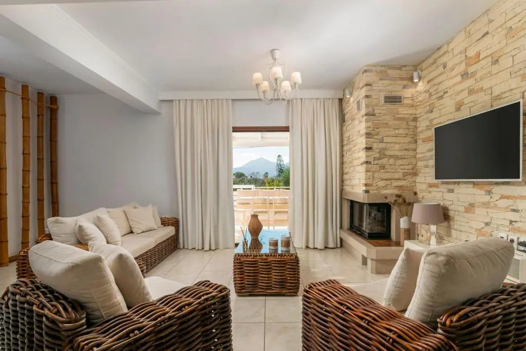 Villa Eva Milos near the beach and Adamas
