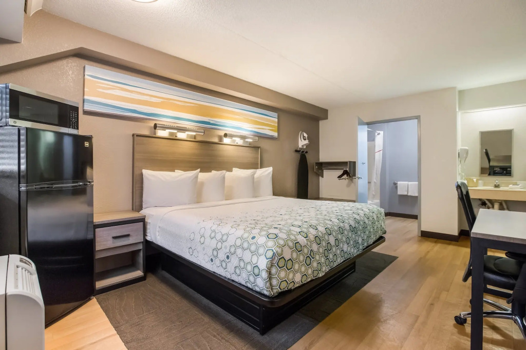 HomeTowne Studios by Red Roof Princeton - Ewing/ Lawrenceville