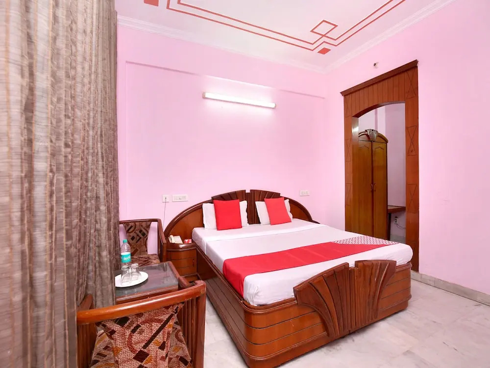 OYO 17381 Hotel City Look