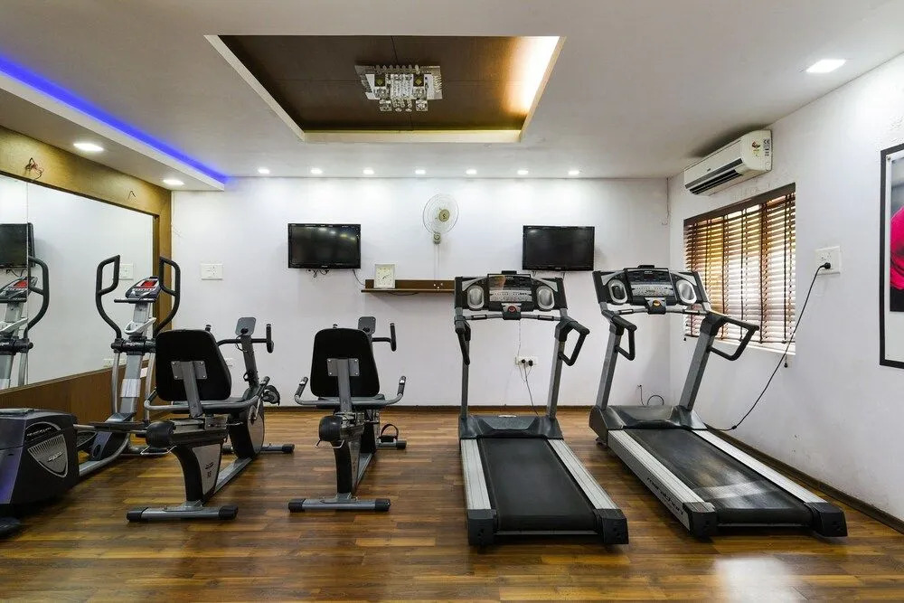 Oyo 16633 Green City Club House