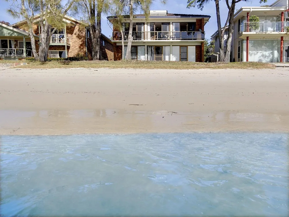Crystal Waters, 2/79 Foreshore Drive