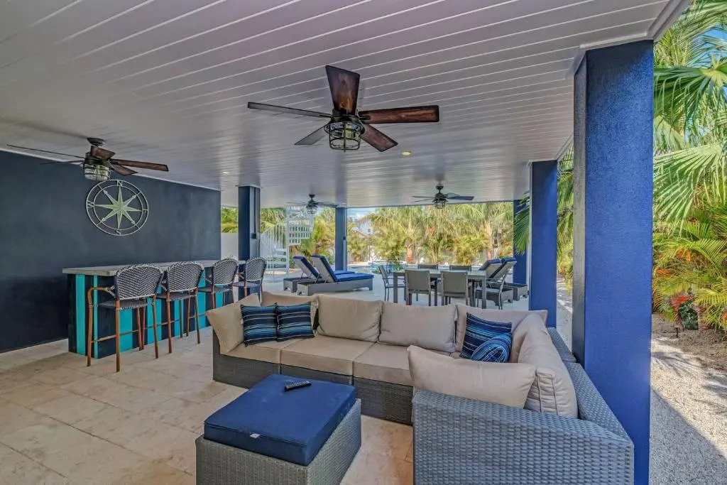 4 bed 4 and a half bath SLEEPS 10 elevator Heated Pool Spa Free WiFi boat dock