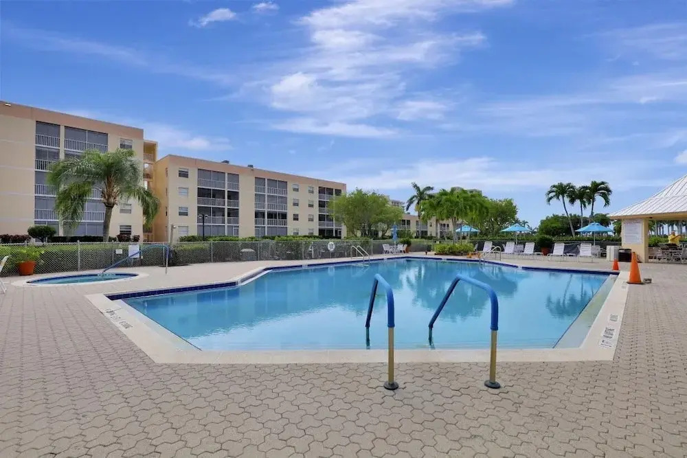 Coastal Style Condo With Pool, spa and Steps to Beach