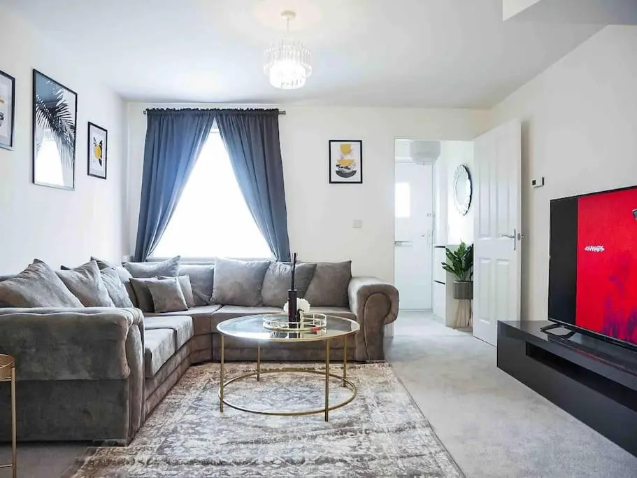 Beautiful 3bedroom townhouse in a new estate