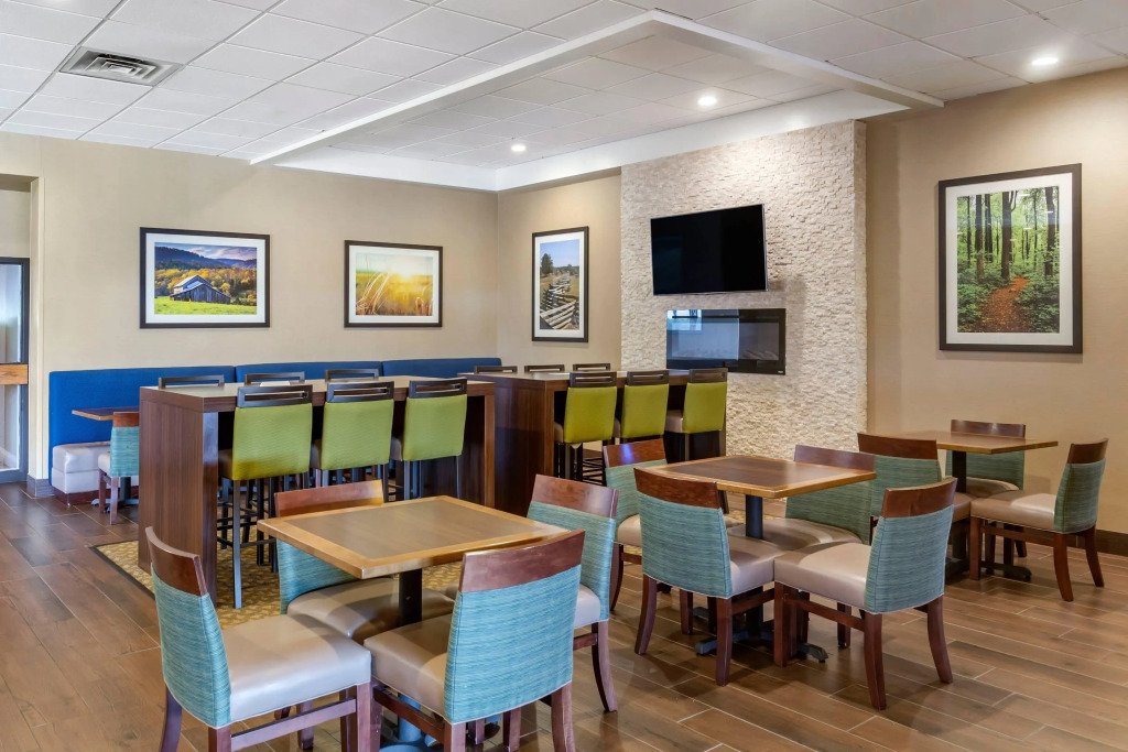 Comfort Inn & Suites near Danville Mall