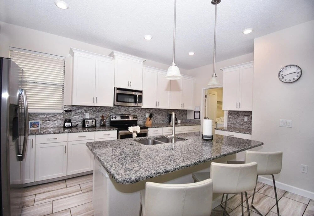 Solterra - 5 Bedrooms House w pool - 7045SR 5 Home by RedAwning