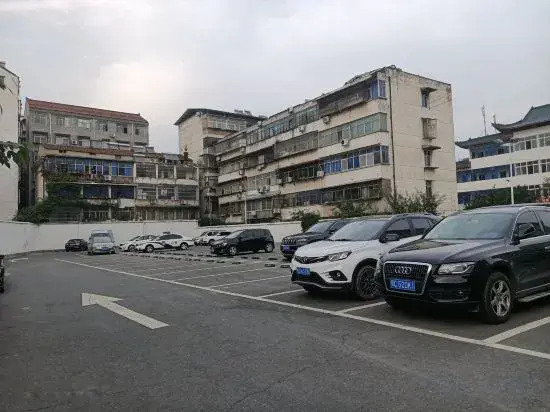Wudangshan IKEA Hotel (Yuxugong Pedestrian Street)