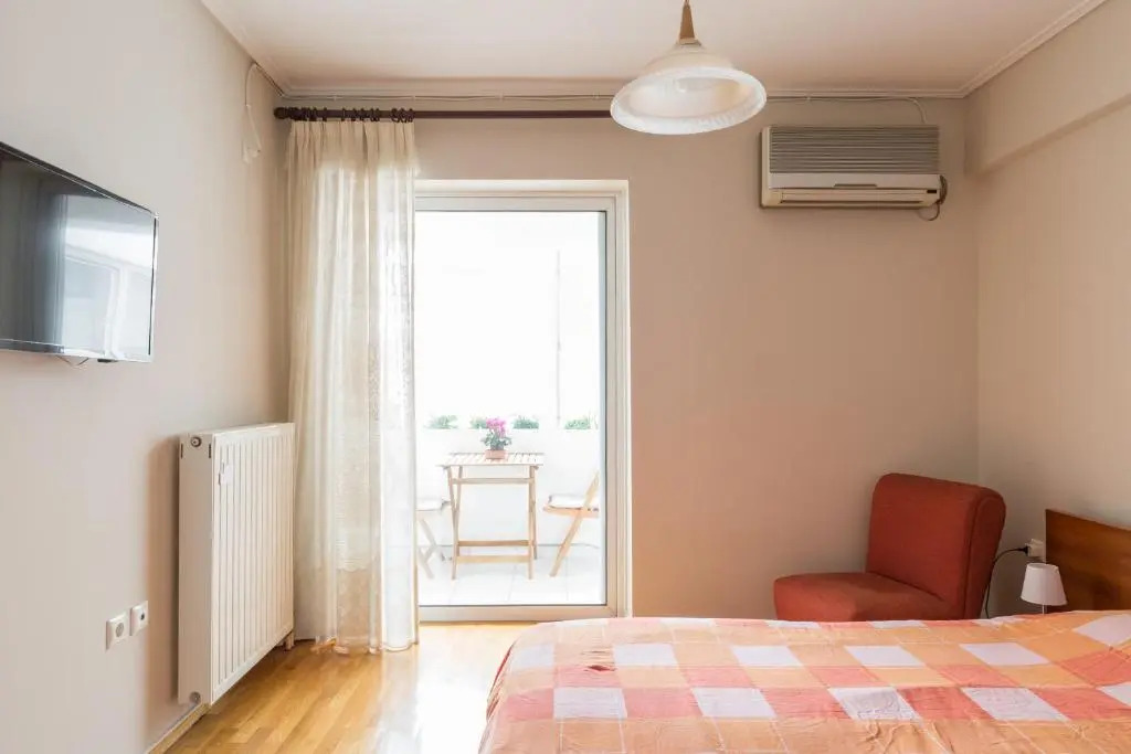 Holargos Metro Rooms