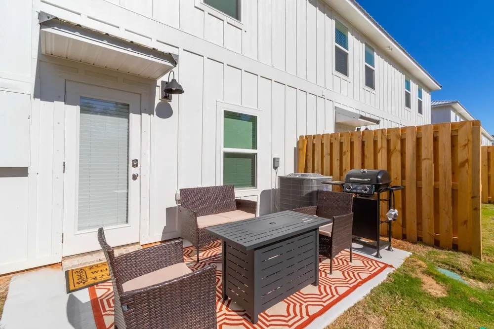 New Sleeps 7 Beach Fun Dining Palmaway