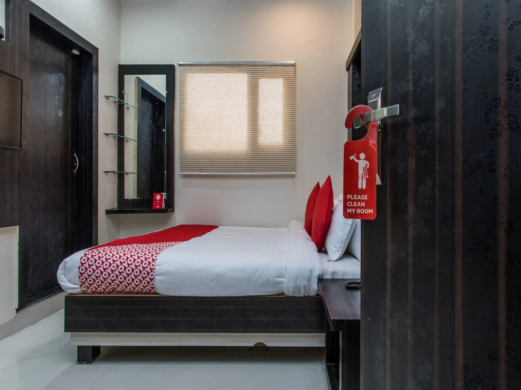 OYO 12128 Hotel Sajan Palace