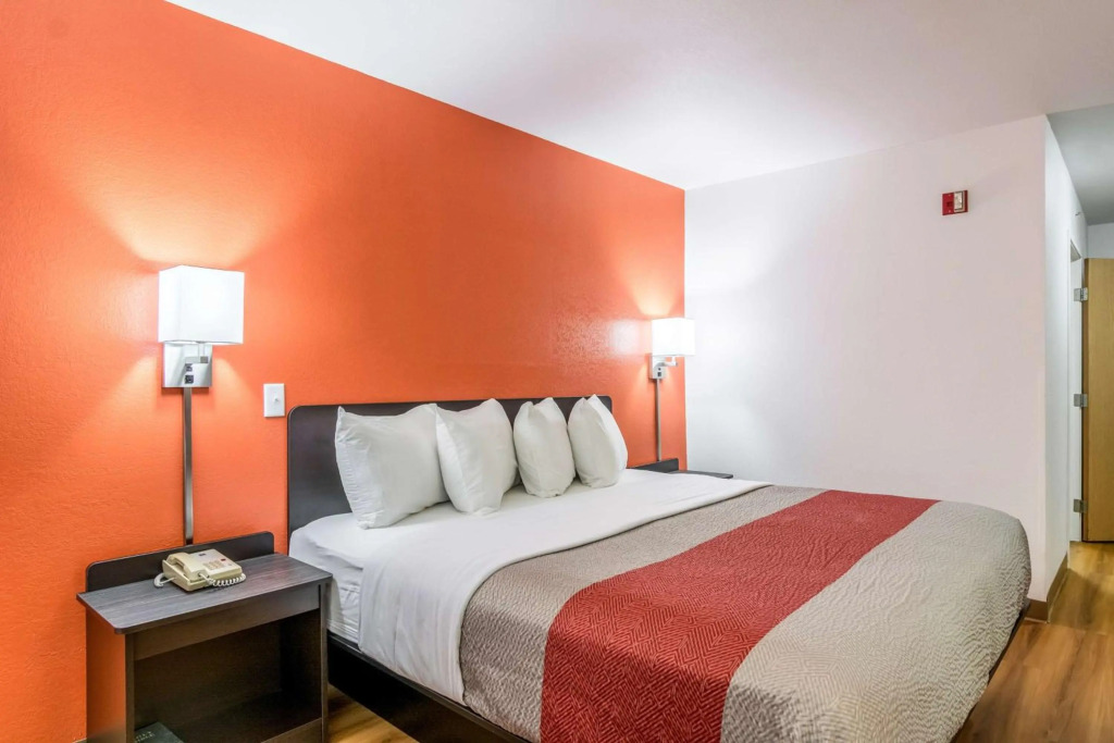 Motel 6-Barkeyville, PA