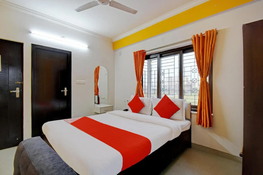 OYO 79874 Rr Residency