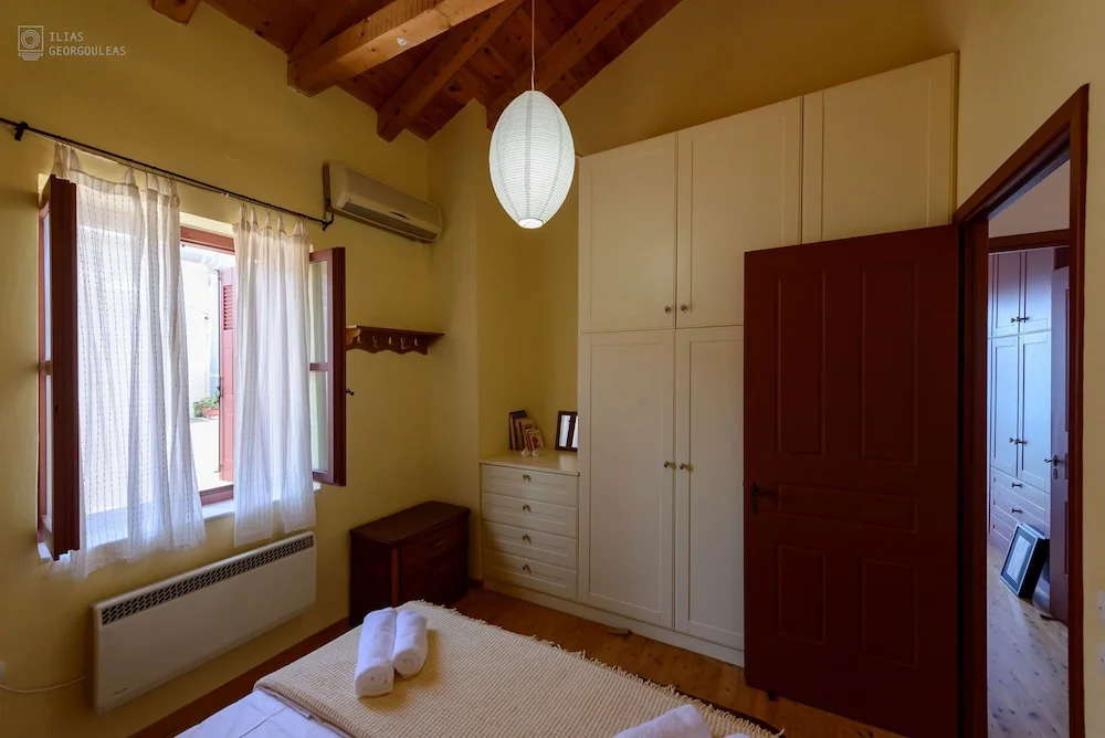 Waveside Sanctuary - Luxurious Seastone Villa
