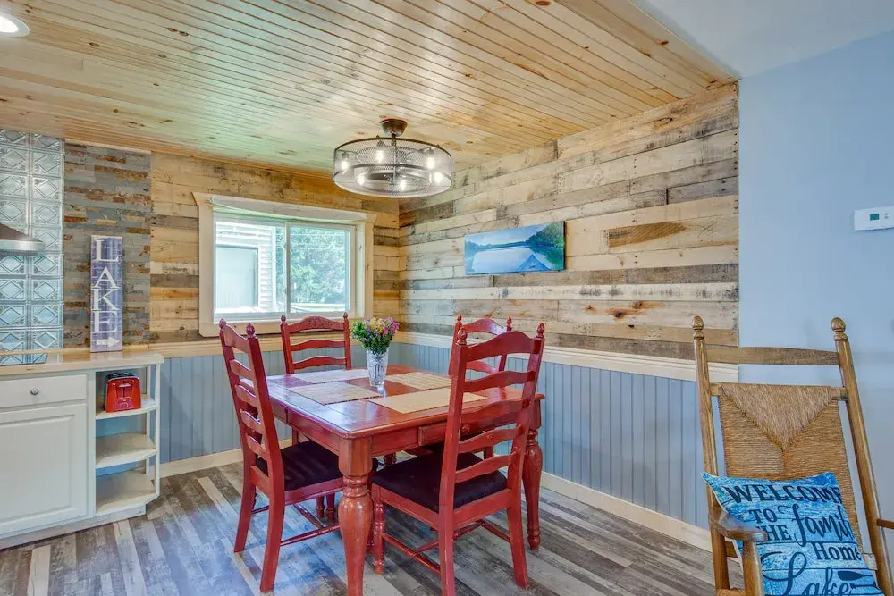 Charming Lake Chautauqua Home: Walk to Water!
