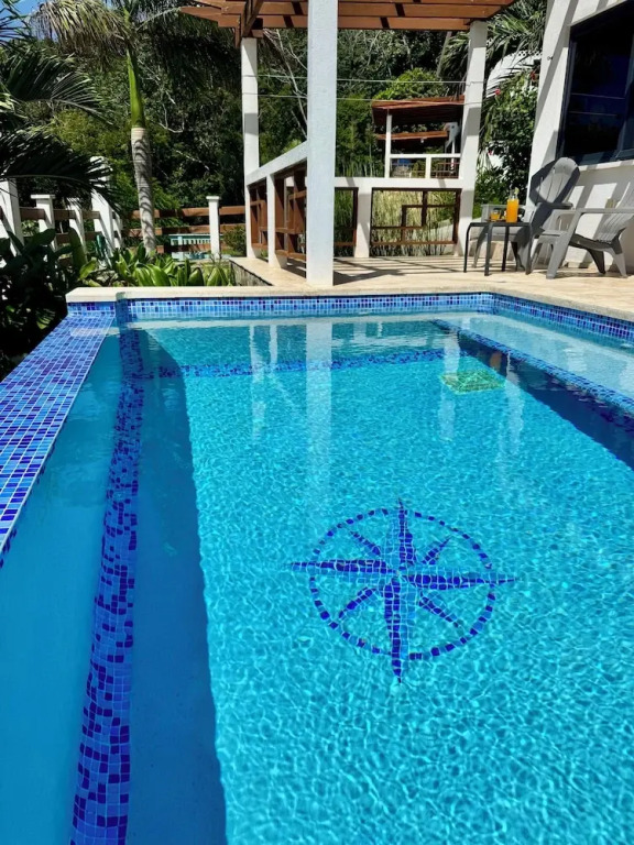 Roatan Infinity Pool and Ocean View Apartment