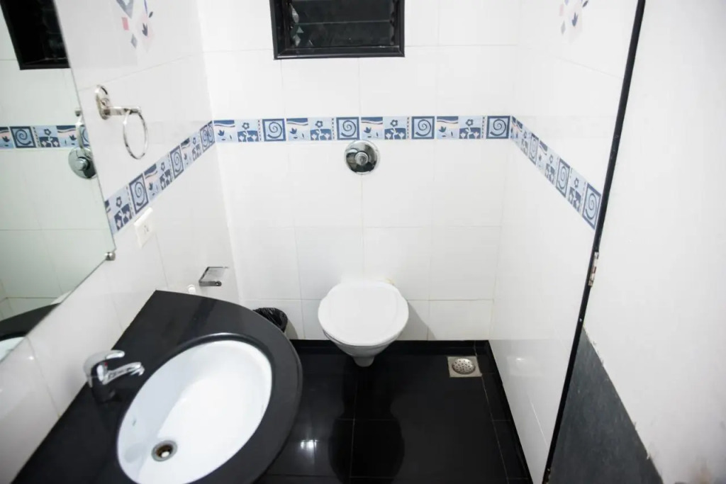 10765 Hotel Tanish