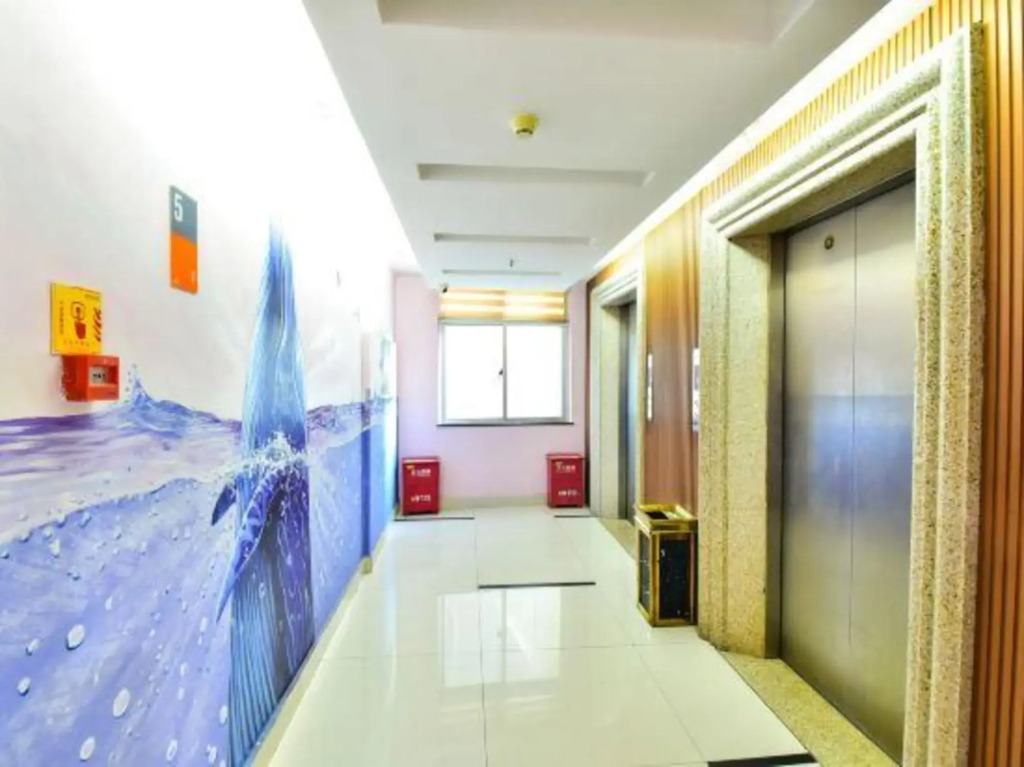 A Home Chain Hotel (Jinjiang Airport Huzhong)