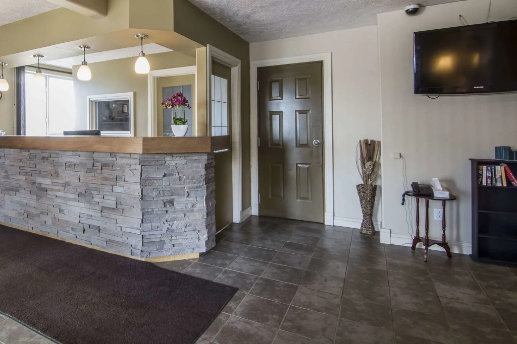 Econo Lodge Inn & Suites High Level