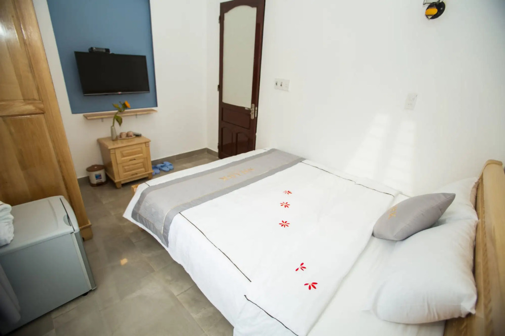 SHARK HOSTEL