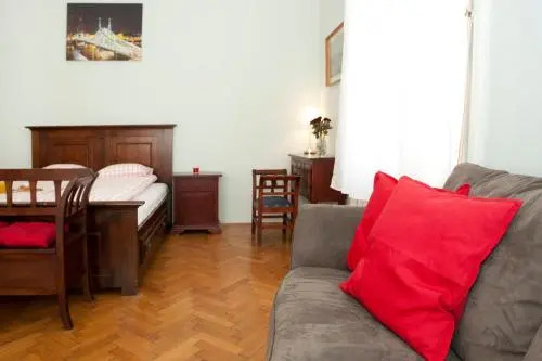 Liana-Luxury And Central Flat