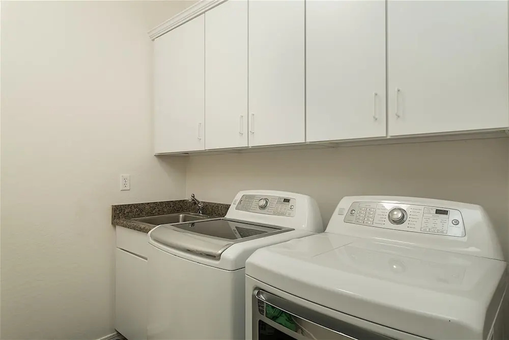 Pinnacle Vista 5 BR by Casago