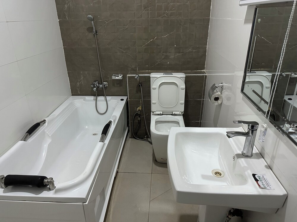 De Lords Resort Hotel & Suites