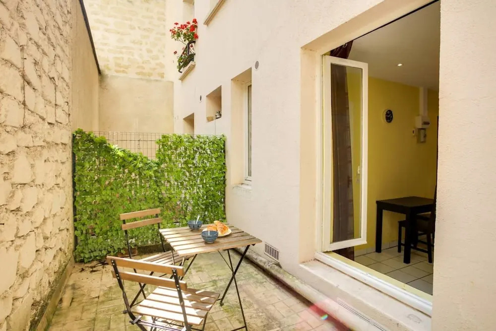Tranquil Abode With Private Terrace in the 15th Arrondissement