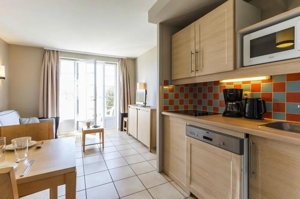 Holiday Home in Residence Le Green Beach, Port-en-besssin-huppain