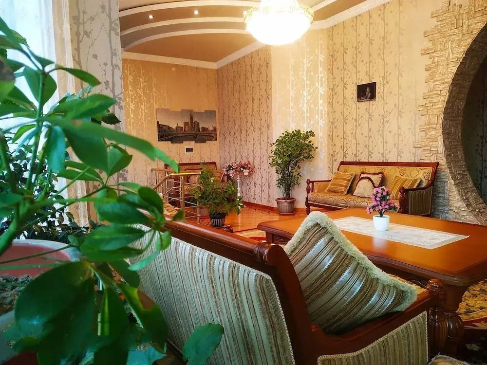 Happy House Hotel