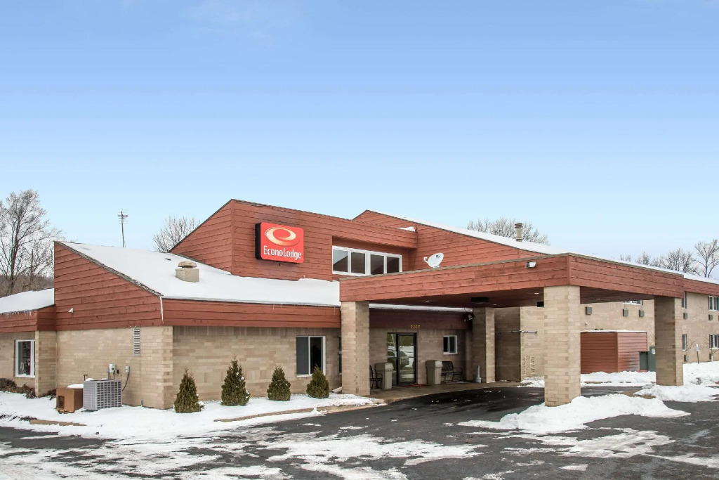 Coratel Inn and Suites By Jasper River Falls