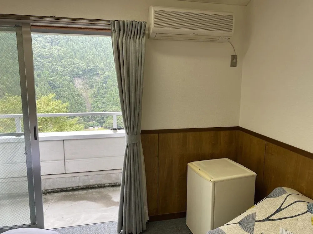 Riverside Hostel B&B – Hostel