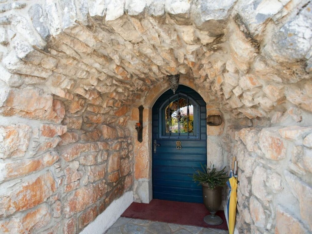 House of Olives Comfortable Holiday Residence