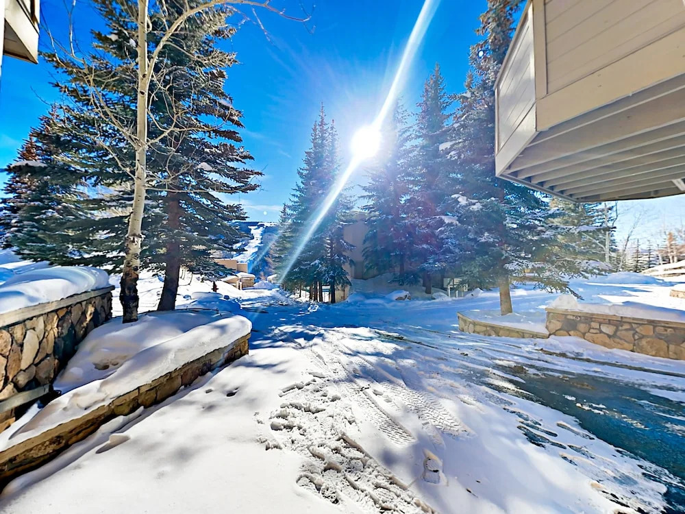 Exclusive Mountain Retreat #B - 4 Br Duplex