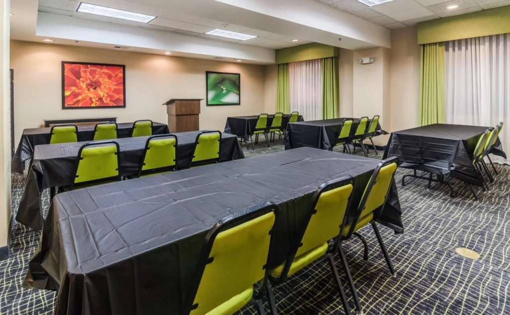 Holiday Inn Express Hotel & Suites Vinita by IHG