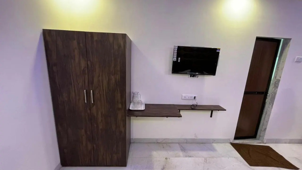 Hotel Plaza Rooms - Prabhadevi Dadar
