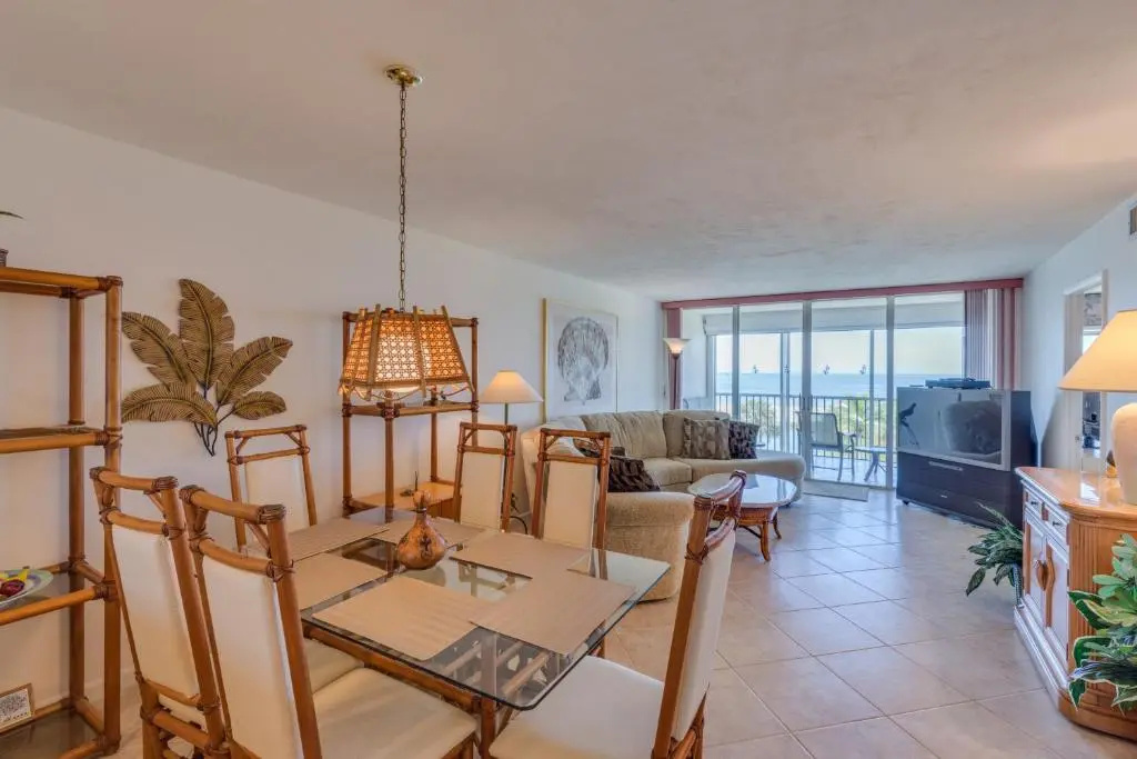 Sun Caper 308, 2 Bedrooms, Sleeps 4, Heated Pool, Gulf Front, Elevator