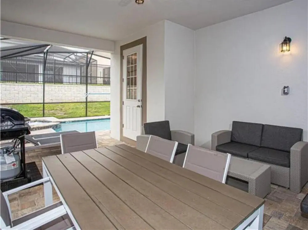 Stunning Property With Pool Located at Solara Resort Near Disney and Attractions